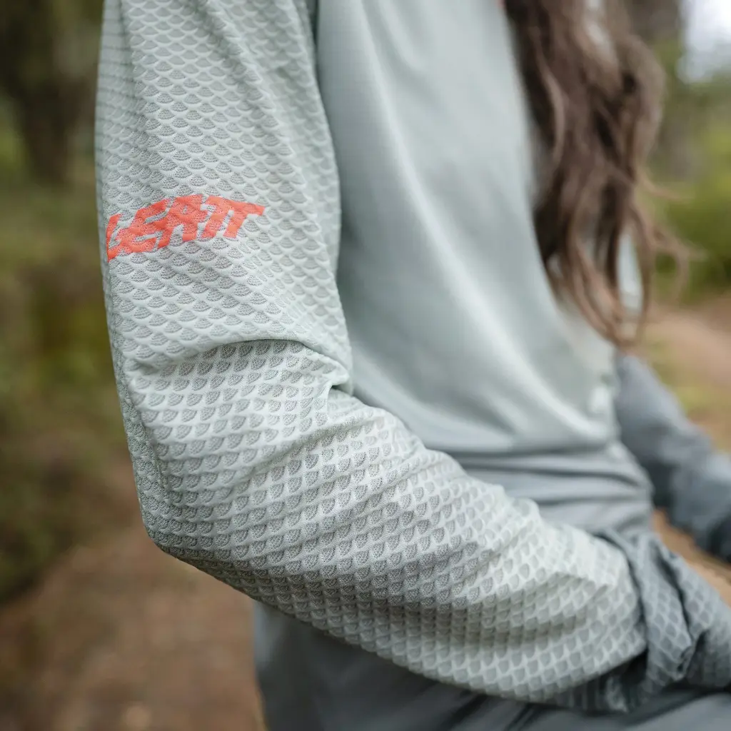 Leatt_2026_JerseyMTB_3.0TrailLongSleeveWomen_MistGreen_4_5026058650_0e5a5b64-5288-420b-ac75-6028ed444516.webp