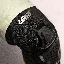 Leatt_Protection_KneeGuard_6.0EVOEXT_Black_Mood7_50260111060_73f423ef-4bdb-43f9-aa5e-14f302f16212.webp