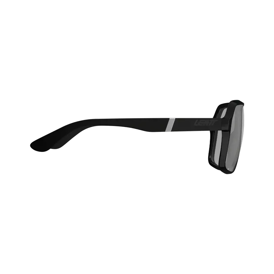 Leatt_Eyewear_TheVizAndes_Black-PolarizedSilver17VLT_Left_8026013700_475b455b-dfff-48f0-84c5-a371af97ab34.webp